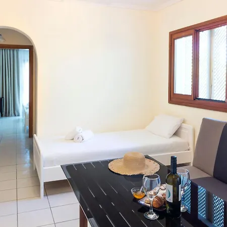 Hotel Odysseas Polychrono